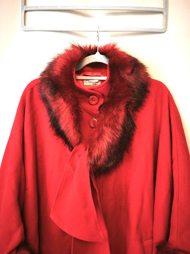 Weitschwingendes cape mit - weitschwingendes,